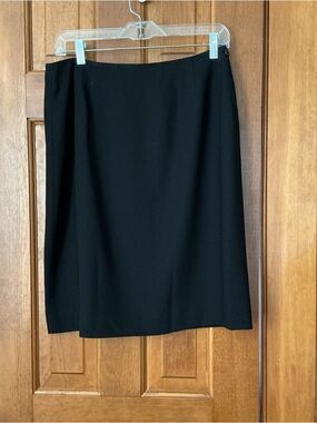 Jones New York Black lined A line Skirt - Sleek Professional Silhouette